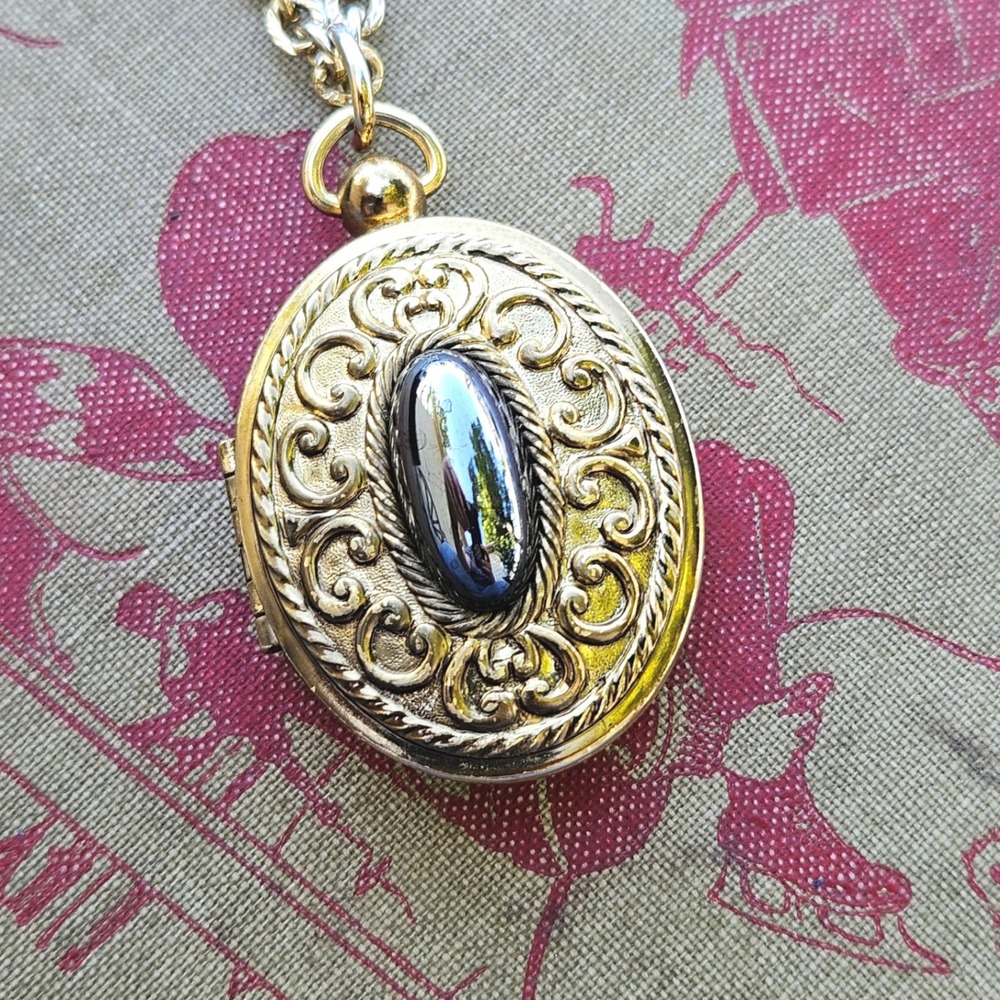 Vintage Gold Tone Filigree Oval Locket Necklace Faux Hematite Cabochon Perfume